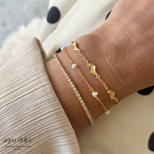Aqua Dulce Tari Bracelet – Golden ✨